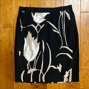 DKNY Floral Pencil Skirt Size 6 Black Career Academia Work Chic Knee Length